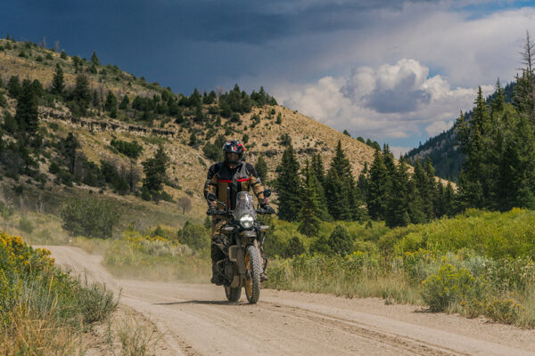 Royal Enfield 450 Himalayan Adventure Motorcycle, adventure motorcycle, overlanding motorcycle, dual sport motorcycle, dirt bike, India, himalayan, himlalays, panniers, crash bars,